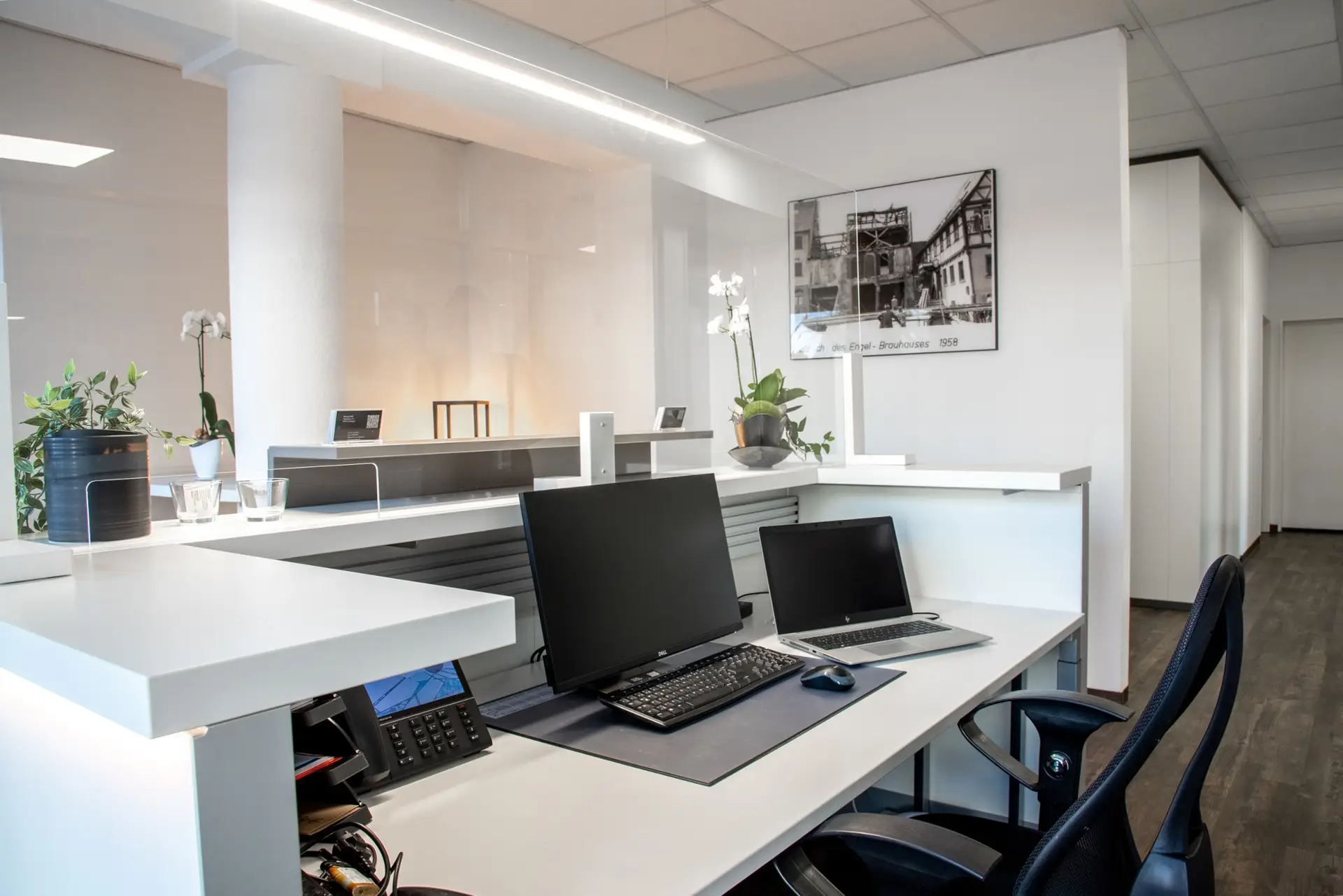 Eingangsbereich des Stof Immobilien Büros in Laichingen – moderner Empfangsbereich für Immobilienberatung und Kundenempfang