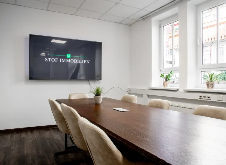 Moderner Meetingraum von Stof Immobilien in Laichingen – Besprechungsraum für Immobilienberatung und Vertragsabschlüsse